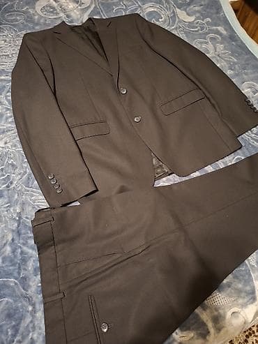 kostuyum: Yaxşı vəziyyətdədir Razmer 52 Qara rəngdədir Abdullah Kiğılı — 1