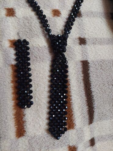 FAW: Əl işidir, çox səliqəli və incədir. Daşlardan yığılmış qalstuk və — 4