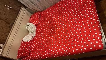 matras ikinci əl: 2 neferlik Yataq satilir 
2 ci eldir 
Matrasla bir yerde — 2