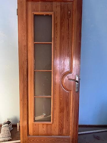 Məhsul: Taxta otaq qapıları (şüşəli), komplekt karmalar və fitinqlərlə