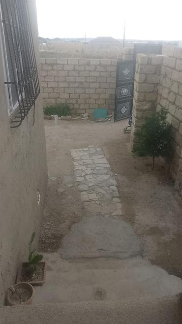 3 bucaq evler: 2 otaqlı həyət evi Ilk ay 500 manat sonraki aylar 400 manat - — 4