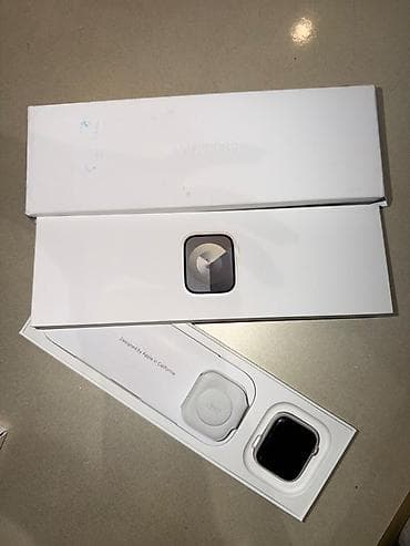 mac mini: Apple Watch – gümüşü alüminium korpus, ağ/süd rəngli silikon qayış — 4