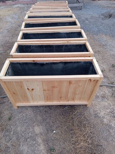 Bu taxta dibçəklər bağçalar, eyvanlar və ya daxili məkanlar üçün