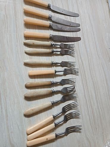 bıçaq itiliyen: Məhsul: Köhnə üslub süfrə dəsti – bıçaq və çəngəllər Təsvir: - Krem — 3