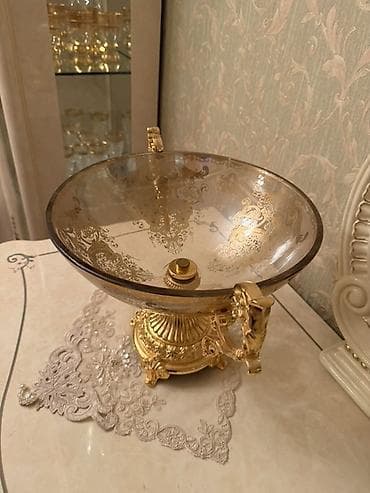 şirniyyat vitrin: Qızılı naxışlı dekorativ vaza və meyvə qabı dəsti - Tərkib: 1 ədəd — 7