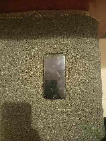 ayfon 4 kameralı: IPhone 7, 128 GB, Qara, Qırıq — 1