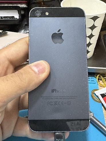 iphone 5s black: IPhone 5, 16 GB, Qara, Barmaq izi — 2