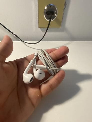Qulaqcıqlar: Orjinal İphone nausnik telefon ustunde verilib.ses keyfiyyetine söz — 2
