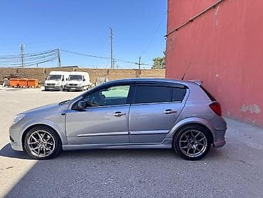 Opel Astra: 1.9 l | 2008 il 19000 km Sedan