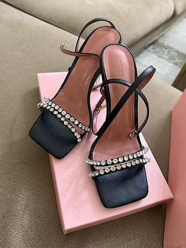 Məhsul: Qadın zərif sandal - Rəng: Qara - Dizayn: Kvadrat burunlu