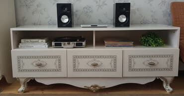 İşlənmiş, Düz TV altlığı, Polkalı