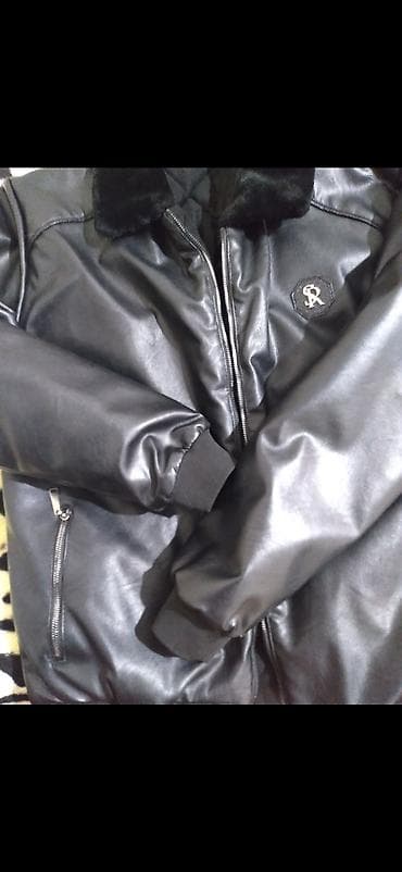 Svitşotlar: Qara rəngdə kişi dərisi görünümlü qış gödəkçəsi - Model — 3