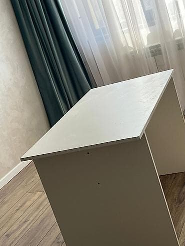 toaletni sto: Kompüter masası, Açılmayan, Laminat, Dördbucaq masa — 2