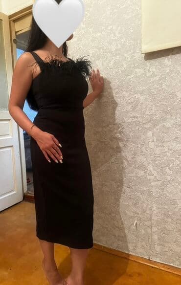 Qara kokteyl donu - Rəng: qara - Model: midi uzunluq, bədənə oturan