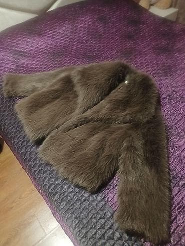 payız üst geyimləri: Qəhvəyi rəngdə süni kürk qadın üst geyimi - Model: qısa, sərbəst — 1