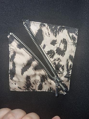 cins: Qara qadın polo köynəyi – leopard naxışlı detallarla - Rəng: qara - — 4