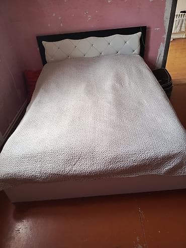 matras taxt: İki nəfərlik yataq çərçivəsi və döşək - Ölçü: təxmini 160x200 sm — 1
