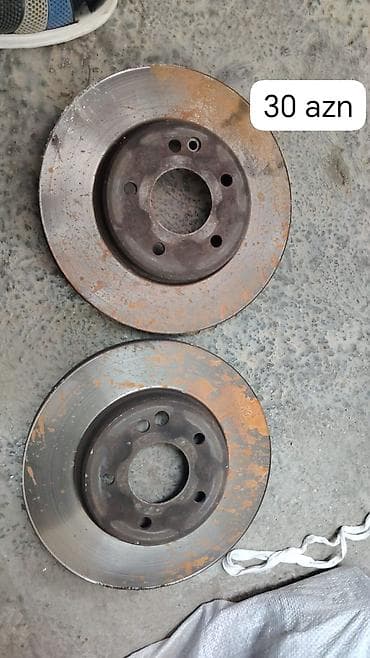 kabin aksesuarları: Avtomobil üçün qara rəngli mərkəzi qoltuqaltı. Bu aksesuar avtomobilin — 5