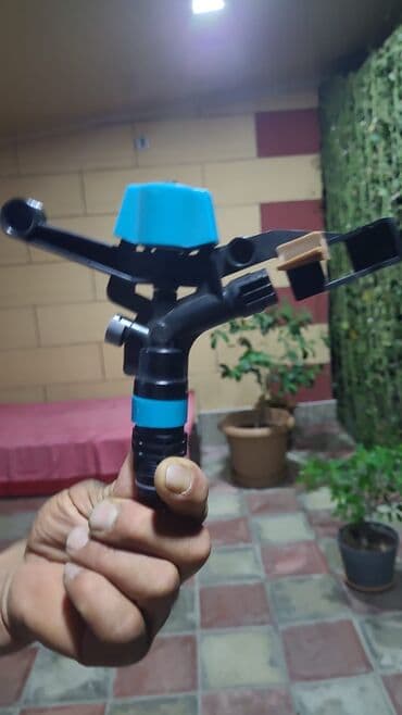 qapı və pəncərələr: Fırlanan başlıqlı və tənzimlənən axın nəzarəti olan qara və mavi — 1