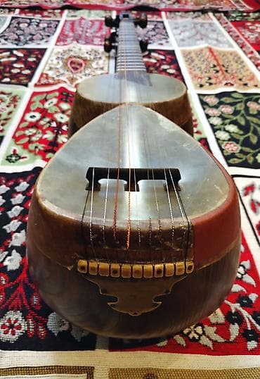 gitara simləri: Tar – Azərbaycan milli simli musiqi aləti. Əla vəziyyətdə, heç bir — 3