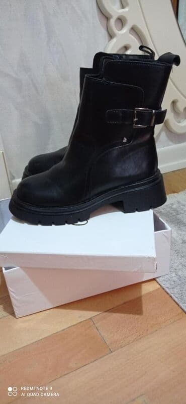 bot ayaqqabı: 37 razmeri teze,25mn satiram,baha alimin (55 man) — 2