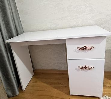 Düz masa, Stulsuz, Polkalı, Siyirməli, MDF