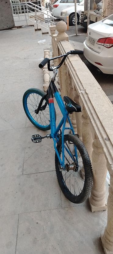 BMX üslubunda velosiped - Rəng: mavi-qara (ön çəngəl və sükan qara lalafo.az -da BMX üslubunda velosiped - Rəng: mavi-qara (ön çəngəl və sükan qara
