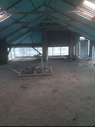 mansarli heyet evleri: Satılır: iki səviyyəli geniş ofis/kommersiya sahəsi - Planlaşdırma: 2 — 1