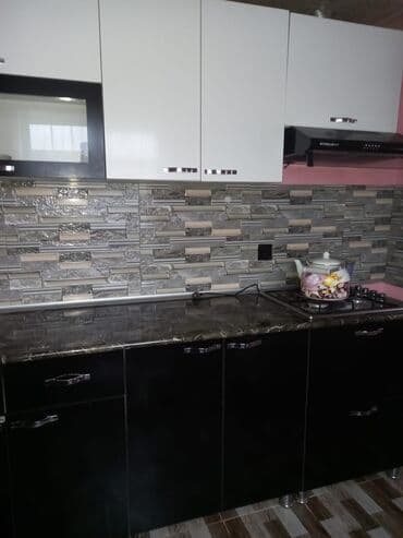 Qazanlar: Mətbəx mebeli dəsti - Üst dolablar: ağ və şüşə vitrinli modullar — 2