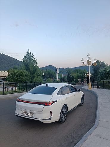 fiat rul mebel: Changan uni-v (ağ rəng) sedan - Kuzov: fastback-sedan, aerodinamik — 3