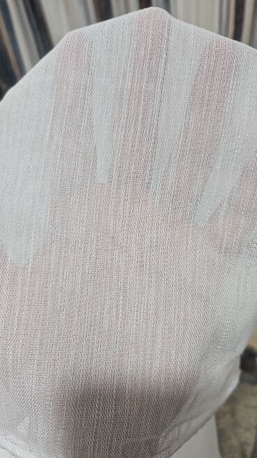 yuxuda ağ pərdə görmək: Ağ rəngli, zərif güllü naxışlarla bəzədilmiş tül pərdə. Yüngül və — 10