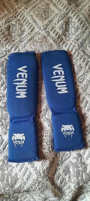 Книги и журналы: Döyüş növləri üçün komplekt (Adidas kaska + Venum əlcək və — 2