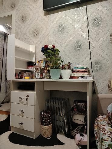 divarda yolka: Gözəllik/professional makiyaj masası və təşkilatçı dəsti - Üstü — 1