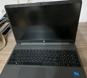 HP noutbuk - Ekran: təxminən 15.6" ölçülü, mat panel - Prosessor