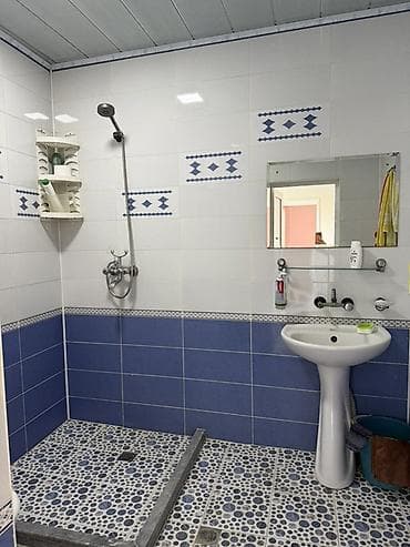 masazirda satilan evler type 1: Novxanıda elit məhlədə hovuzlu ev kirayə verirəm. İki mətbəx, 3 otaq — 5