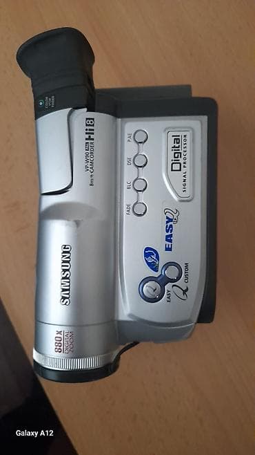 Samsung VP-W90 Hi8 (8mm) videokamera Xüsusiyyətlər: - Kaset formatı — 4
