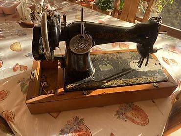 antik divan: Antik mexaniki tikiş maşını - Korpus: tökmə metal, qara lak örtük və — 1