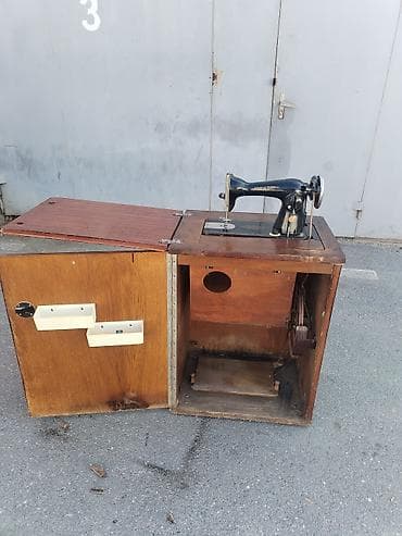 İncəsənət və kolleksiyalar: Mexaniki tikiş maşını və inteqrə olunmuş taxta stol - Klassik, ayaq — 3