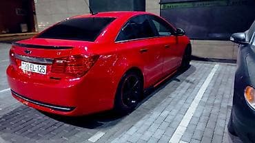 aka masin: Chevrolet Cruze LT – idman üslublu sedan - Kuzov: parlaq qırmızı — 3