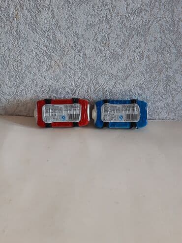 Məktəb çantaları: 2 ədəd oyuncaq maşın dəsti. Plasmastdı. İki ədədi birlikdə 1 — 3