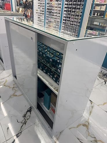Avadanlığın icarəsi: Vitrin demək olarki heç işlənməyib(klonkası üzərindədir), bir çox sahə — 5