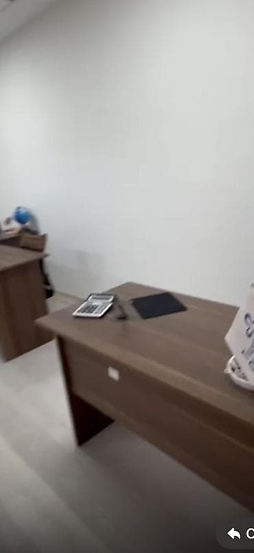 Ofis dəst mebeli: Ofis mebeli dəsti – tam komplekt Tərkib: - Rəhbər masası: ağac — 4