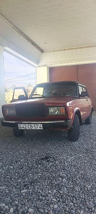 07 satsi: VAZ 2107 sedan - Kuzov: 4 qapılı sedan, al-qırmızı rəng, xrom ön və — 8