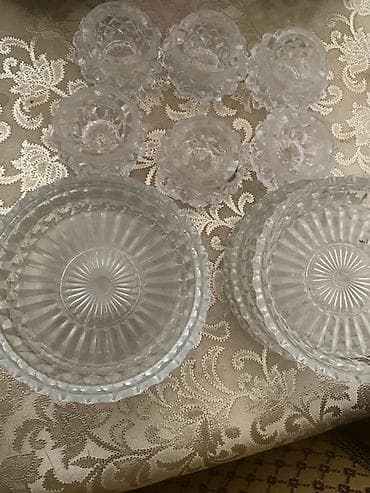 101 gul: Şüşə və porselen qablar dəsti Tərkib: - 2 ədəd iri kəllə-kəllə — 1