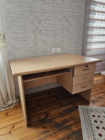 Ofis ləvazimatları: Kompüter masası, İşlənmiş — 1