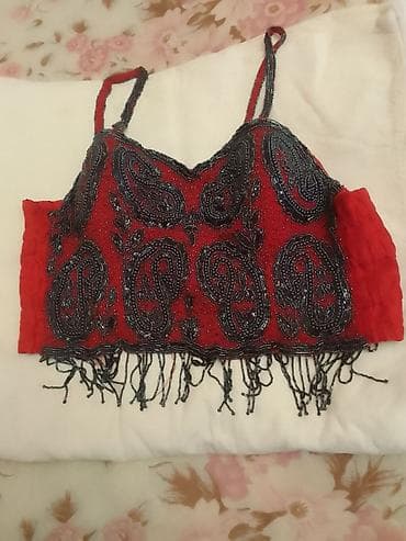 alt geyimler: Qırmızı bəzəkli qadın topu - Model: qısa top/kroptop - Rəng: parlaq — 1