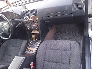 islenmis avtomobiller: - Disklər: Mercedes-Benz orijinal yüngül lehimli disklər (5 cüt şüalı — 7