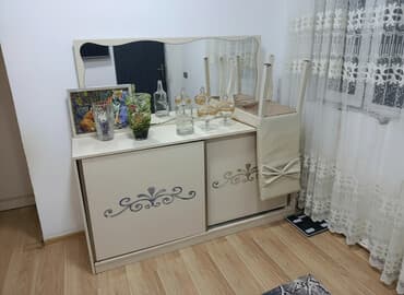 раковина с тумбой и зеркалом: С зеркалом — 1