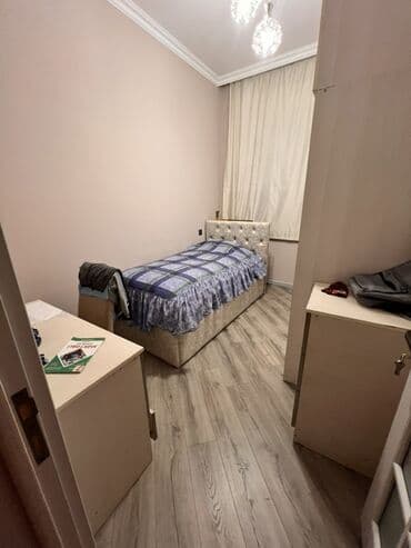 memar ecemi kiraye: 4 otag - Zal: Geniş və işıqlı otaq, kristal lüstrlü asma tavan — 3