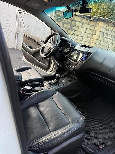 priora satışı: Kia K3: 1.6 l | 2014 il Sedan — 7